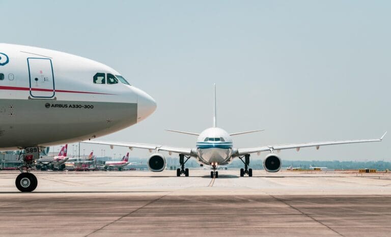 Alíquota de 12% do ICMS é válida até dezembro de 2025, mediante contrapartidas das companhias aéreas, como paradas programadas de até cinco dias em São Paulo, cem novas decolagens e manutenção de atividades em aeroportos regionais reativados - Foto: Pixabay