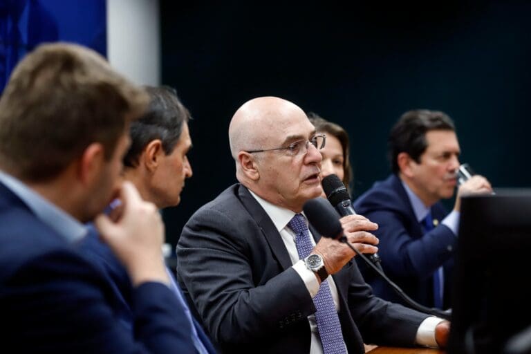 O presidente da Fecomércio RJ, Antonio Florencio de Queiroz Junior, em audiência pública na Câmara dos Deputados para debater o Tax Free, em agosto de 2023. Foto: Laycer Tomaz