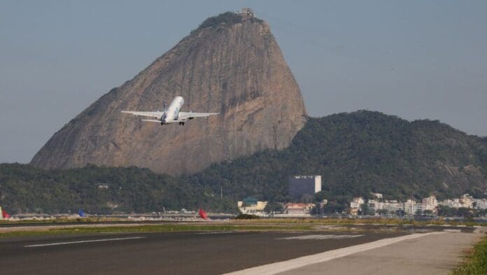 Levantamento indica que o Carnaval deve movimentar 6,64 milhões de passageiros nos principais aeroportos e rodoviárias do país. Crédito: Infraero