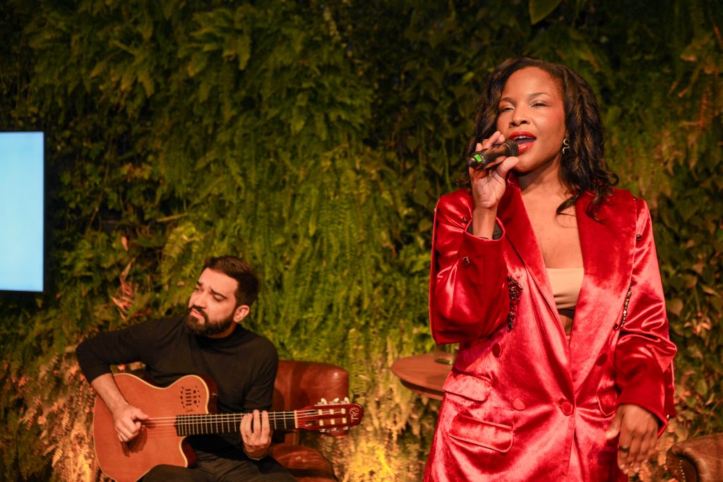 Apresentação da cantora Jesuton no aniversário de 25 anos da ICH - Foto: Marcelo Machado - RN IMAGEM