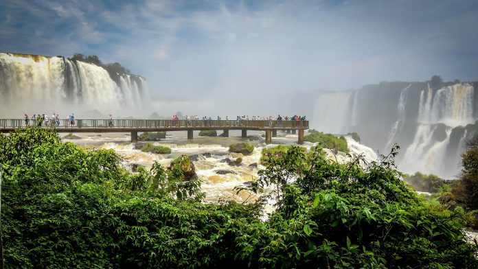 Setor de serviços acumula alta de 3,1% em 12 meses no Paraná; turismo cresce 7,1% - Foto: Pixabay