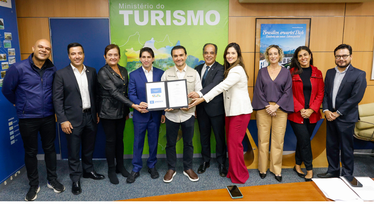 Assinatura do Edital de contratação de consultoria para a elaboração de manual destinado à estruturação de empreendimentos imobiliários turísticos sob a perspectiva do desenvolvimento sustentável; em parceria com a Unesco - Foto: Percio Campos / Ministério do Turismo