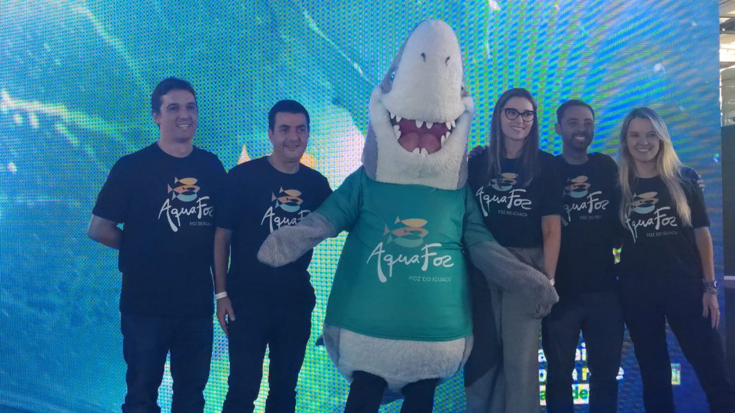 Felipe Giublin, diretor de Engenharia e Novos Negócios do Grupo Cataratas; Pablo Morbis, CEO do Grupo Cataratas; Zé Tubarino; Jurema Fernandes, consultora do AquaFoz; Rafael Franco, gerente técnico do AquaFoz; e Camila Martins, diretora de Marketing do Grupo Cataratas - Crédito: DT
