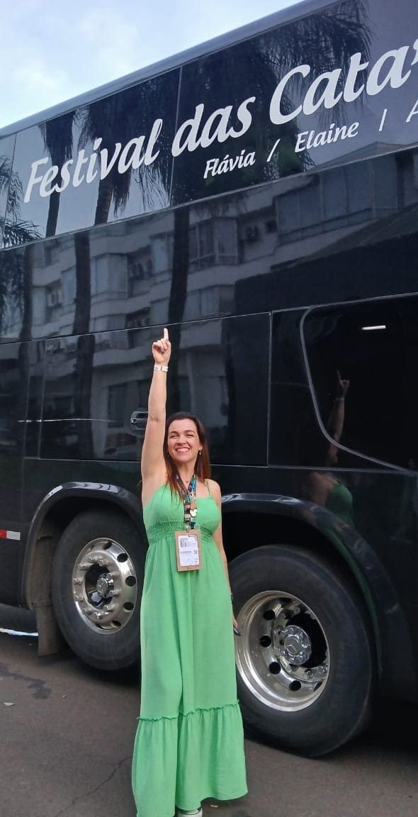 Elaine Bertolini, diretora da operadora Magic Flight Travel, trouxe dois ônibus para o FIT