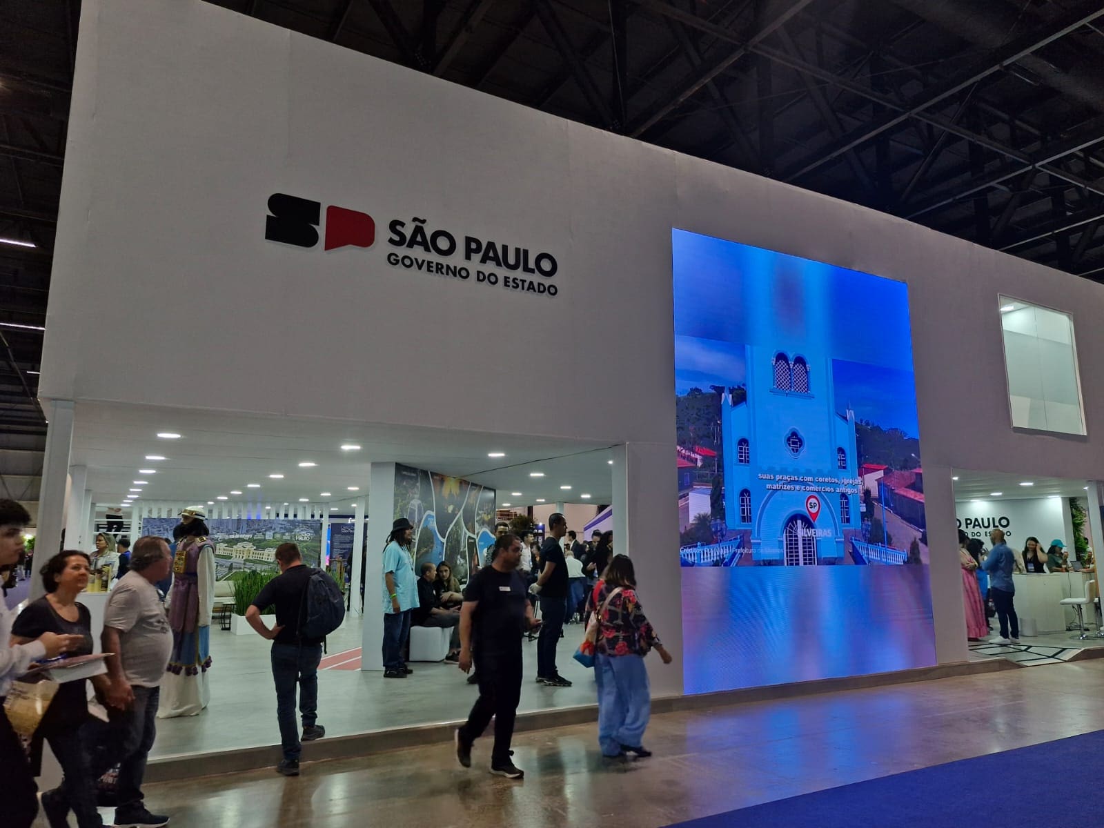 Estande do turismo paulista no Salão do Turismo 2025