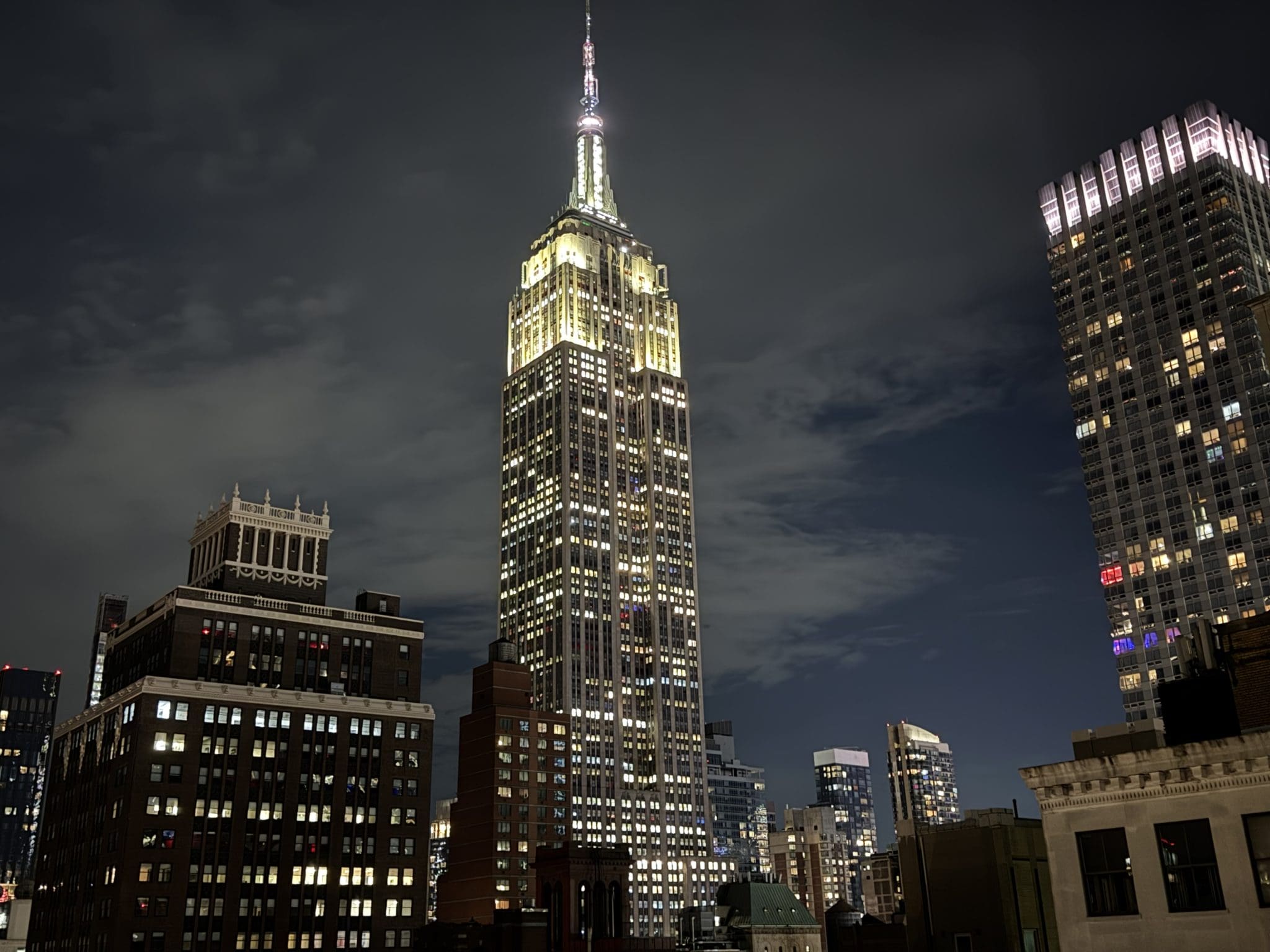 Vista da suíte do NH hotel Collection para o Empire State (Foto: Simone Barros) Nova York