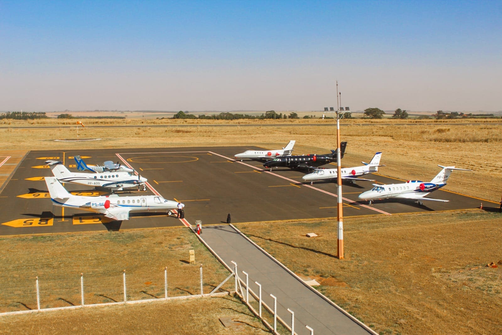 Operações aéreas em alta no Aeroporto de Barretos durante a 70ª Festa do Peão — Foto: Nathália Gomes/Divulgação ASP