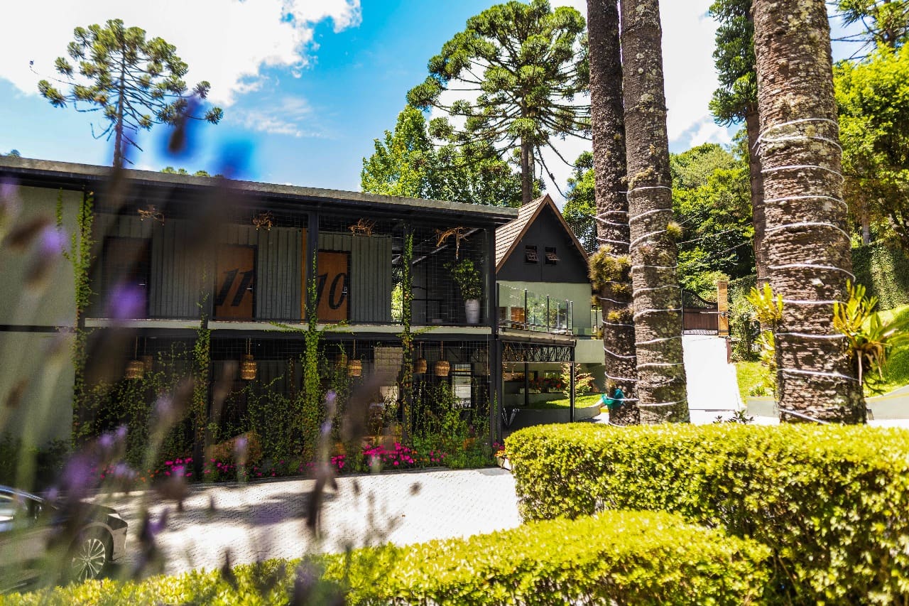 Hospedagem cercada pela natureza: o I Am Boutique Hotel oferece suítes aconchegantes, passeios de quadriciclo e piqueniques com produtos locais para uma estadia exclusiva - Foto: divulgação