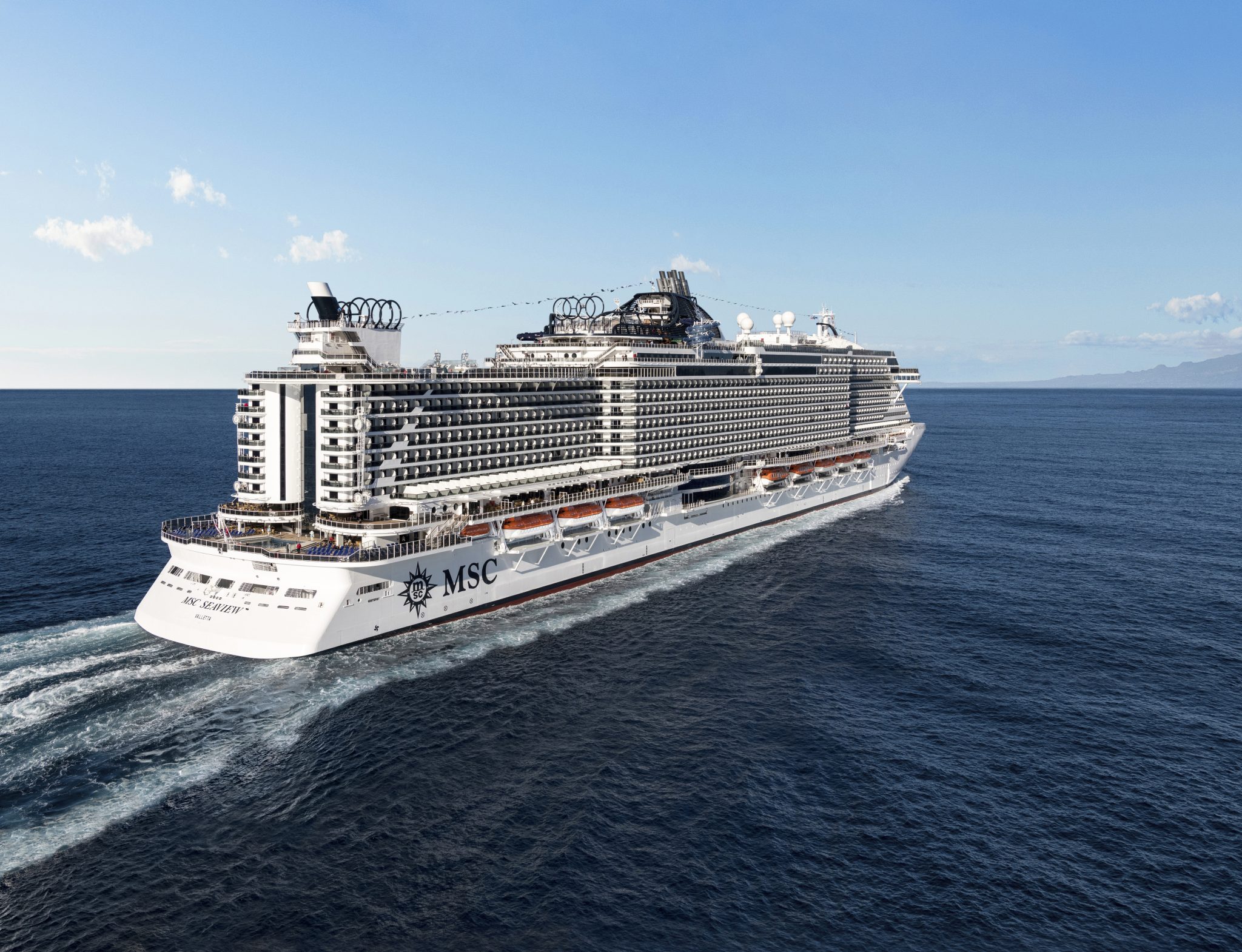 MSC Seaview – Design voltado para o mar, com cinco piscinas, 13 hidromassagens, tirolesas e o exclusivo MSC Yacht Club. - Foto: divulgação