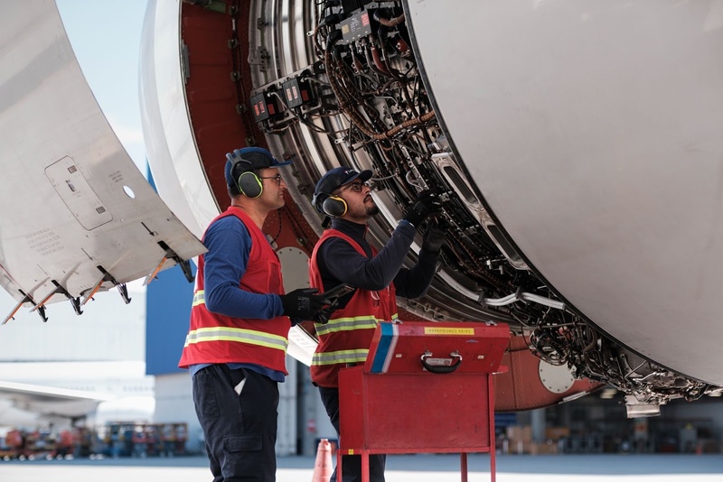 LATAM anuncia mais de 400 vagas em manutenção aeronáutica no Brasil, com oportunidades em várias cidades e benefícios atrativos - Crédito: divulgação