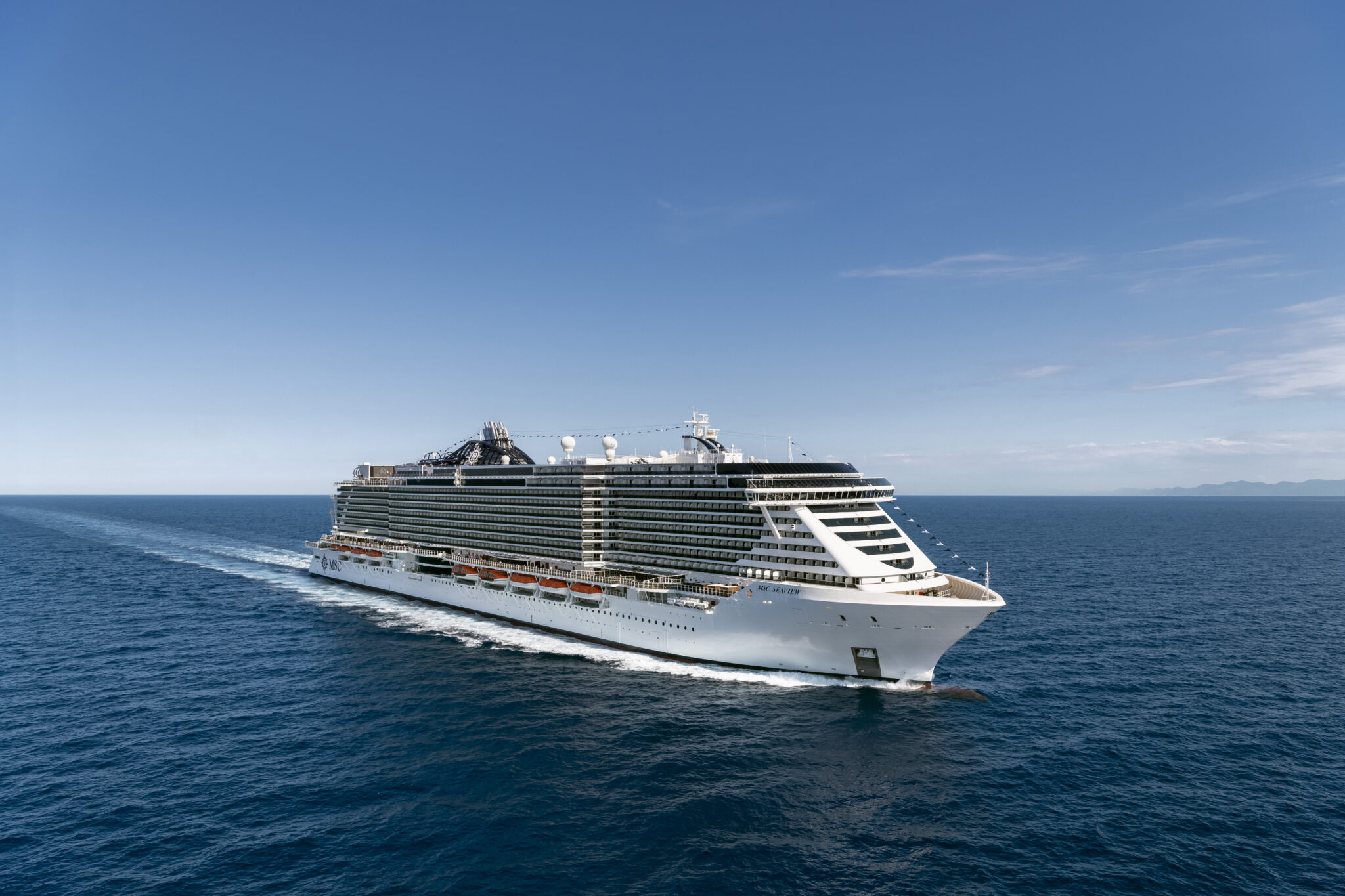 Com design moderno e foco na vista para o mar, o MSC Seaview realiza cruzeiros pela costa brasileira com atrações para todas as idades - Crédito: divulgação