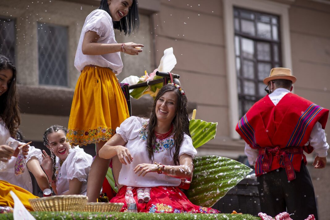 parade-4879243_1920 (1) Hotéis Accor em Belo Horizonte oferecem até 20% de desconto para o Carnaval 2026 - Crédito: Pixabay