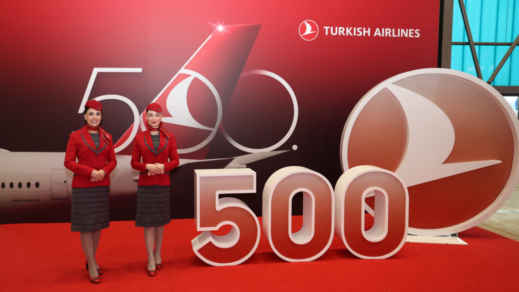 A Turkish Airlines apresenta sua 500ª aeronave, batizada de “TK Family”, durante cerimônia especial no Aeroporto de Istambul - Crédito: divulgação