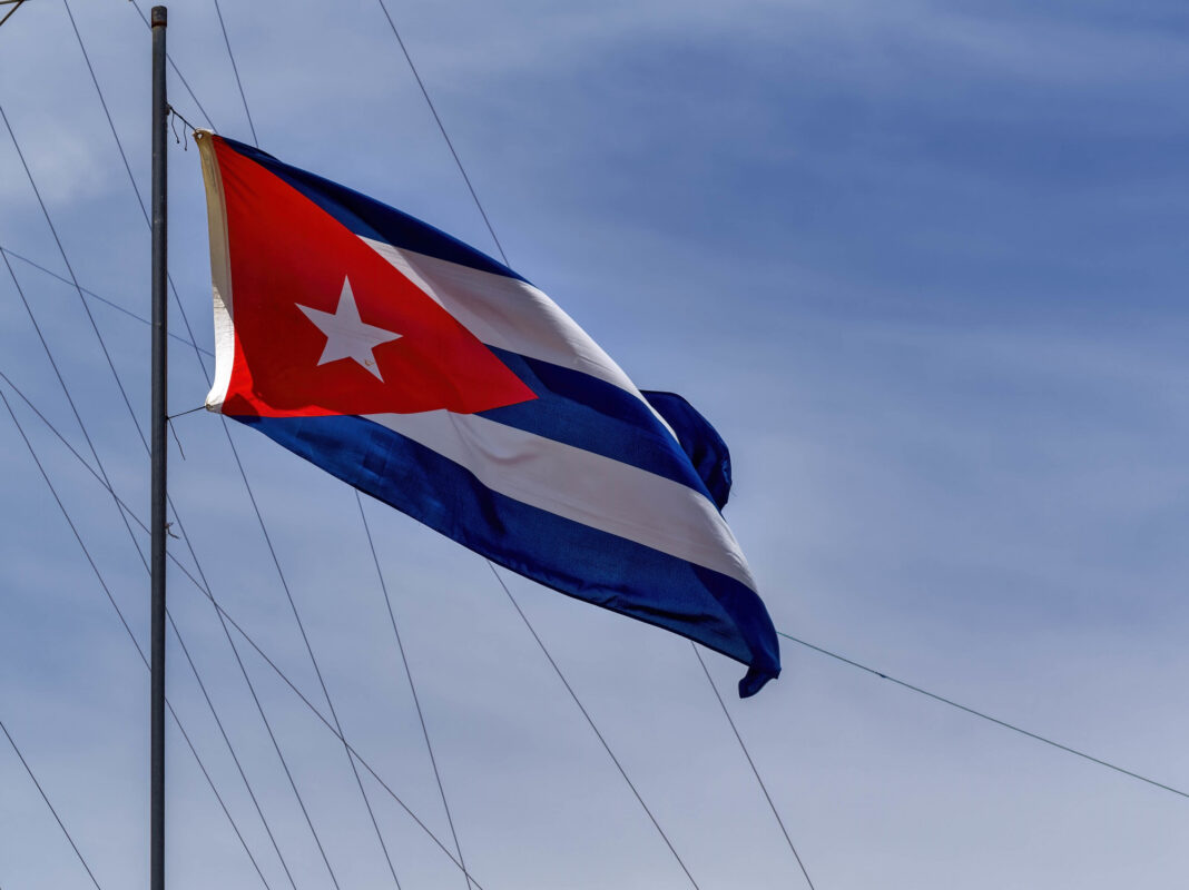 Voos suspensos e hotéis fechados agravam cenário econômico em Cuba - Crédito; Freepik
