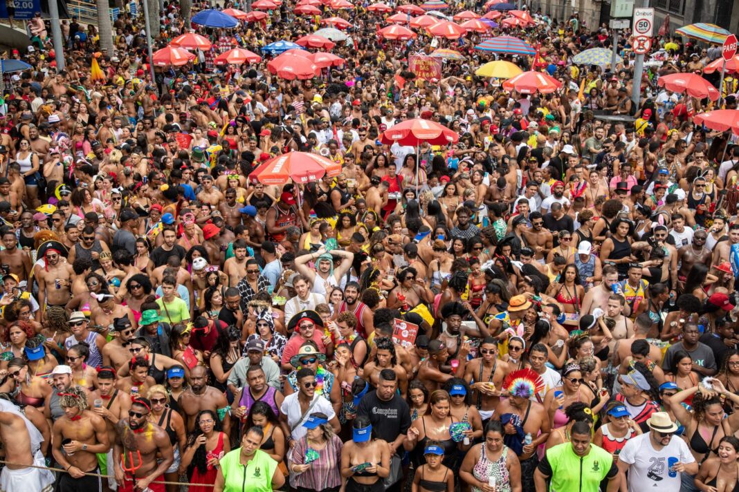 Carnaval do Rio 2026 terá guia digital para orientar turistas estrangeiros - Crédito: Prefeitura do Rio de Janeiro / Arquivo RioTur