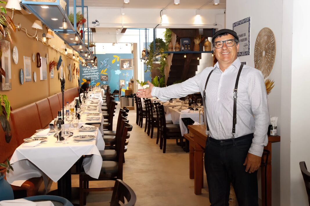 Olivardo Saqui, fundador da Quinta do Olivardo, celebra a chegada da tradicional casa portuguesa ao bairro de Pinheiros, em São Paulo. - Crédito: divulgação