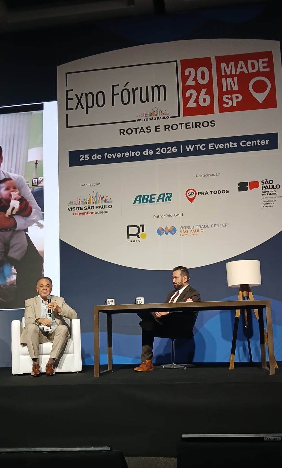 Roberto de Lucena e Fábio Zelenski durante talk show no Expo Fórum 2026. - Crédito: Aurora Ayres / Diário do Turismo