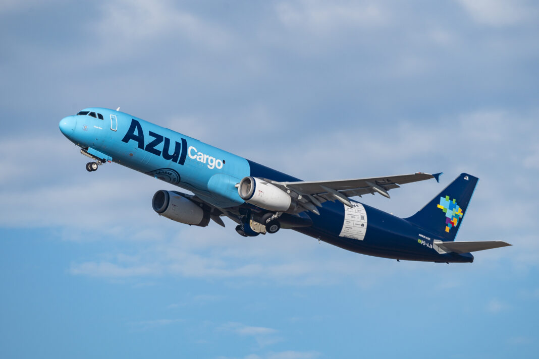 Airbus A321 cargueiro da Azul Cargo utilizado no transporte de equipamentos e insumos para missão de saúde na Amazônia. - Crédito: Divulgação / Azul