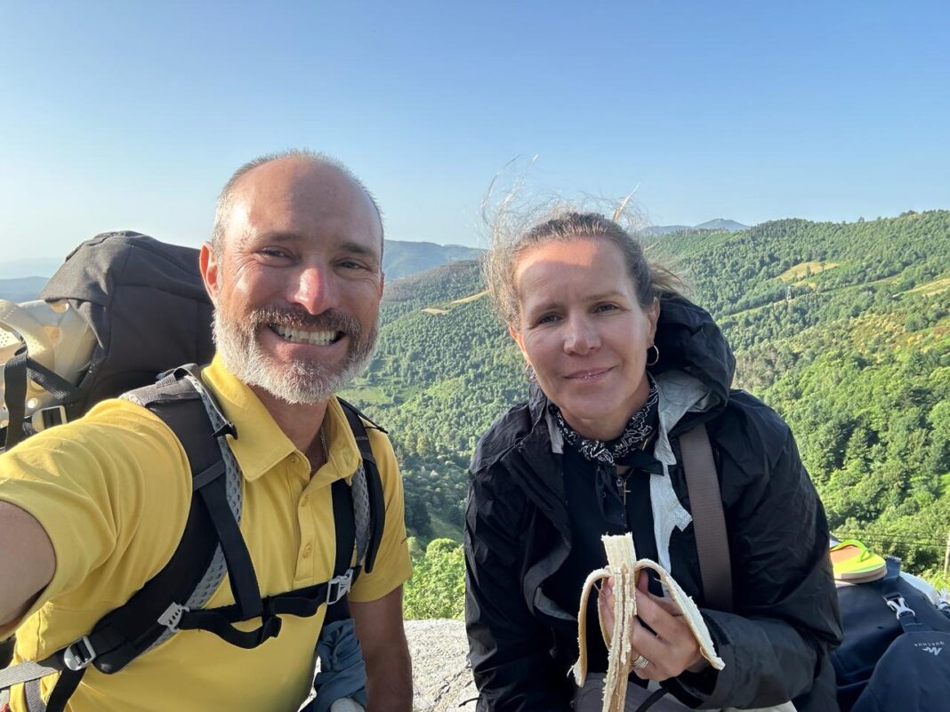 Casal brasileiro percorreu cerca de 770 km durante 31 dias no Caminho de Compostela. Crédito: divulgação