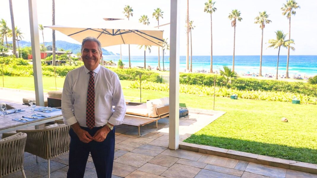 Lourival de Pieri, diretor geral do Casa Grande Hotel Resort & SPA, na área externa após reforma importante (Foto: Clara Ribeiro Silva / DT) Lourival de Pieri, diretor geral do Casa Grande Hotel Resort & SPA, na área externa após reforma importante (Foto: Clara Ribeiro Silva / DT)