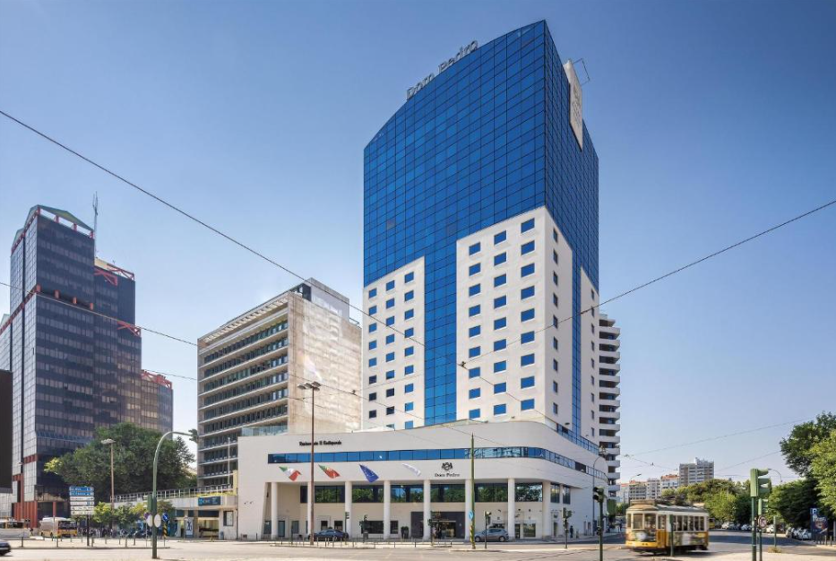 Vista da fachada do hotel Dom Pedro Lisboa, localizado no centro da capital portuguesa e próximo a importantes atrações da cidade. Crédito: booking.com