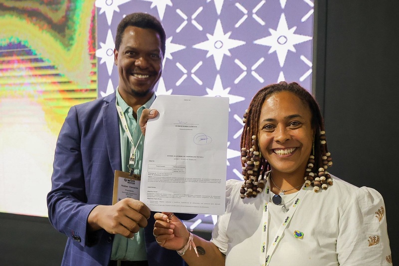 A assinatura aconteceu durante a solenidade do 4º Prêmio de Afroturismo, promovido pelo Guia Negro e que tem patrocínio da Agência (Crédito: Renato Vaz/Embratur) A assinatura aconteceu durante a solenidade do 4º Prêmio de Afroturismo, promovido pelo Guia Negro e que tem patrocínio da Agência (Crédito: Renato Vaz/Embratur)
