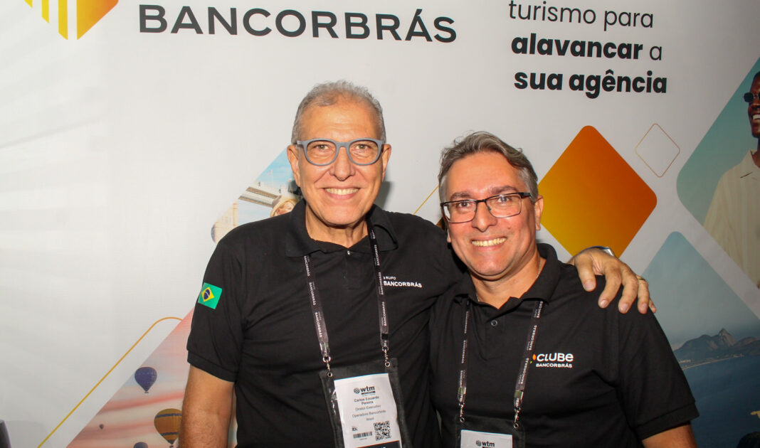 À esquerda, Carlos Eduardo Pereira, diretor executivo da Operadora Bancorbrás, e, ao seu lado, Júnior Lins, gerente da Operadora Bancorbrás, durante a WTM Latin America - Crédito: Felipe Maresca / DT
