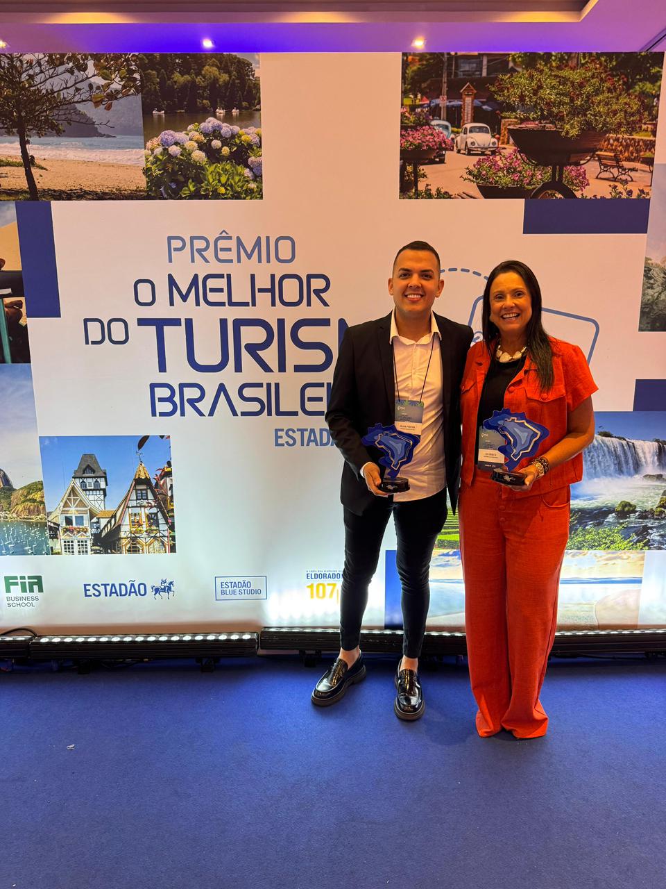 Islian Pereira (Superintendente de Turismo, Cultura e Esportes de Noronha) e Léa Renata (gerente de comunicação do Governo de Pernambuco) - Crédito_ Divulgação Islian Pereira (Superintendente de Turismo, Cultura e Esportes de Noronha) e Léa Renata (gerente de comunicação do Governo de Pernambuco) - Crédito_ Divulgação