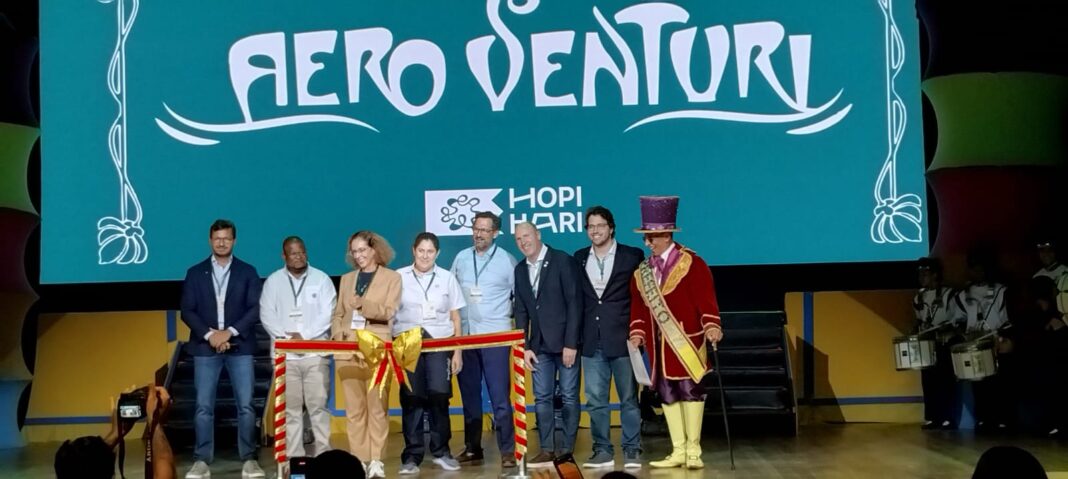 Executivos do Hopi Hari realizam o corte da fita que marcou a inauguração oficial da atração radical Aero Venturi. - Créditos: Denis Rugeri / DT