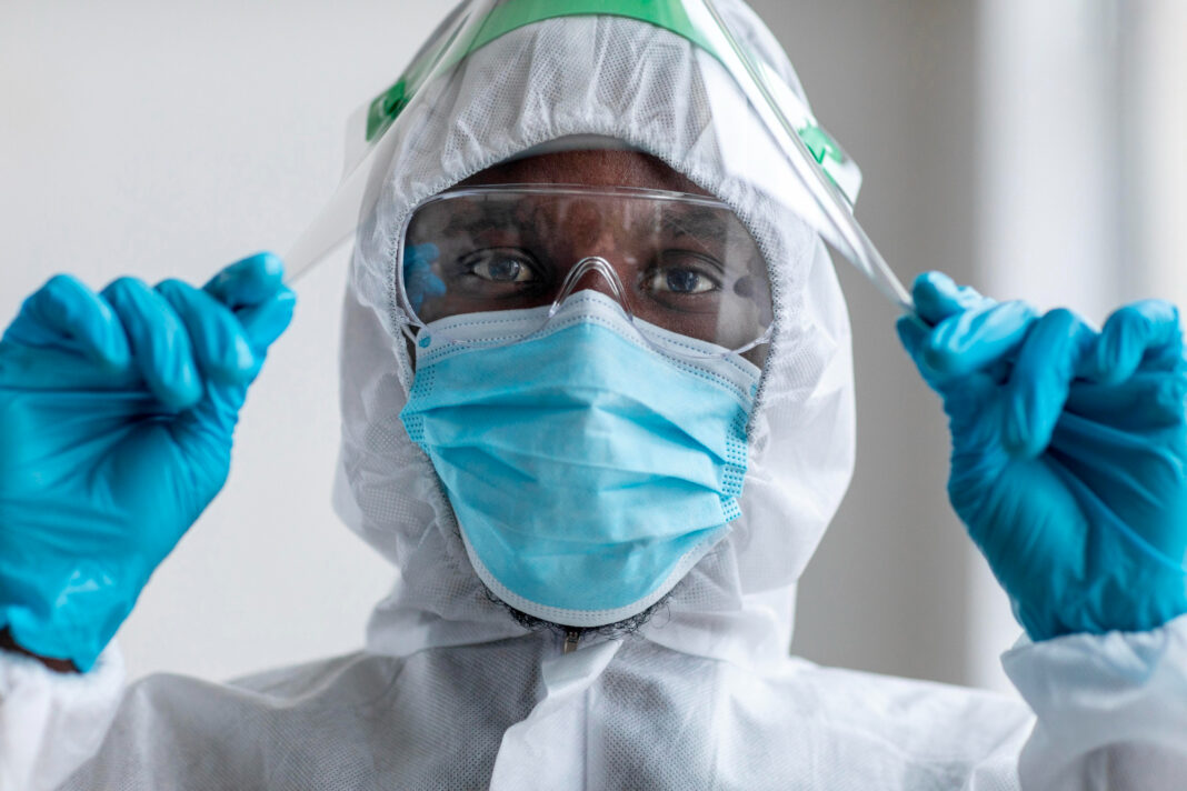 Surto de Ebola faz Europa revisar protocolos sanitários em aeroportos - Crédito: Magnific / Freepik