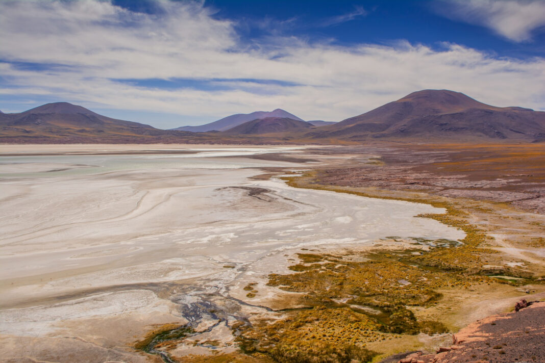 Deserto do Atacama, no Chile, é um dos cenários mais impressionantes da América do Sul e destaque em novo roteiro da Schultz Operadora — Crédito: Freepik / Magnific