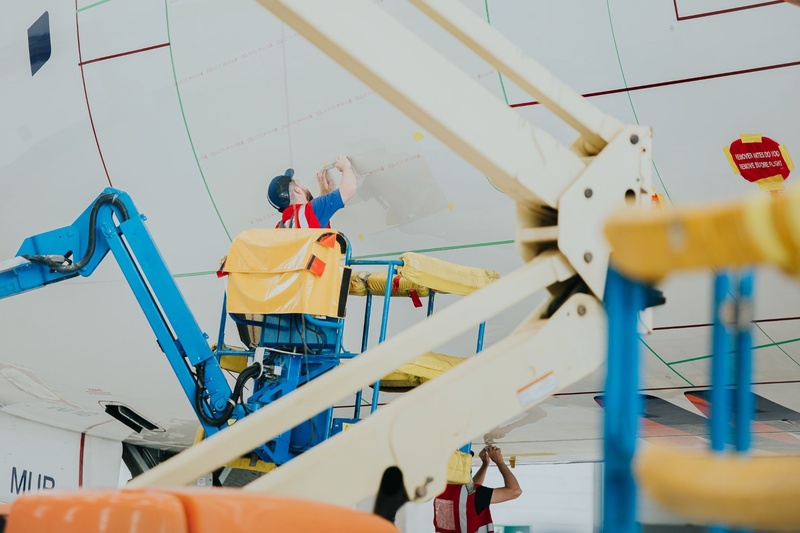 Pele de tubarão: tecnologia de revestimento Aeroshark reduz a resistência aerodinâmica da aeronave (Divulgação LATAM)