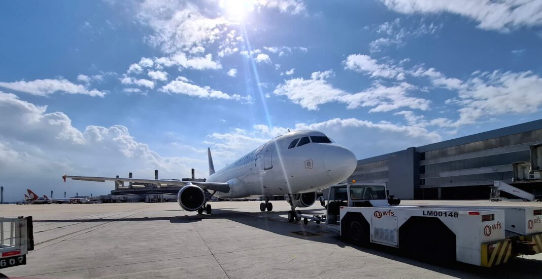 Aeronave da inauguração rota Galeão-Aeroparque LATAM - Crédito: divulgação
