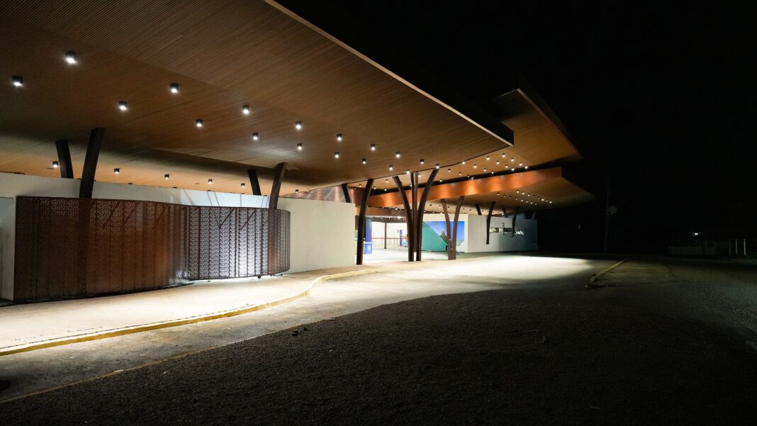 A área total do terminal saltou de 1.050 m² para 3.000 m² - Crédito: Antonio Hampel Amante - Fernando de Noronha