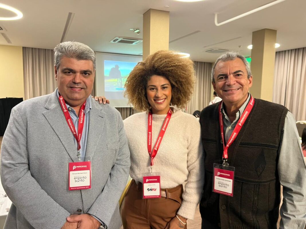 Richard Alves (Lab Turismo Consultoria), Larrisa Cunha (Onfly) e Gustavo Guimarães (hotelaria do Espírito Santo) - Foto: Divulgação/Assessoria