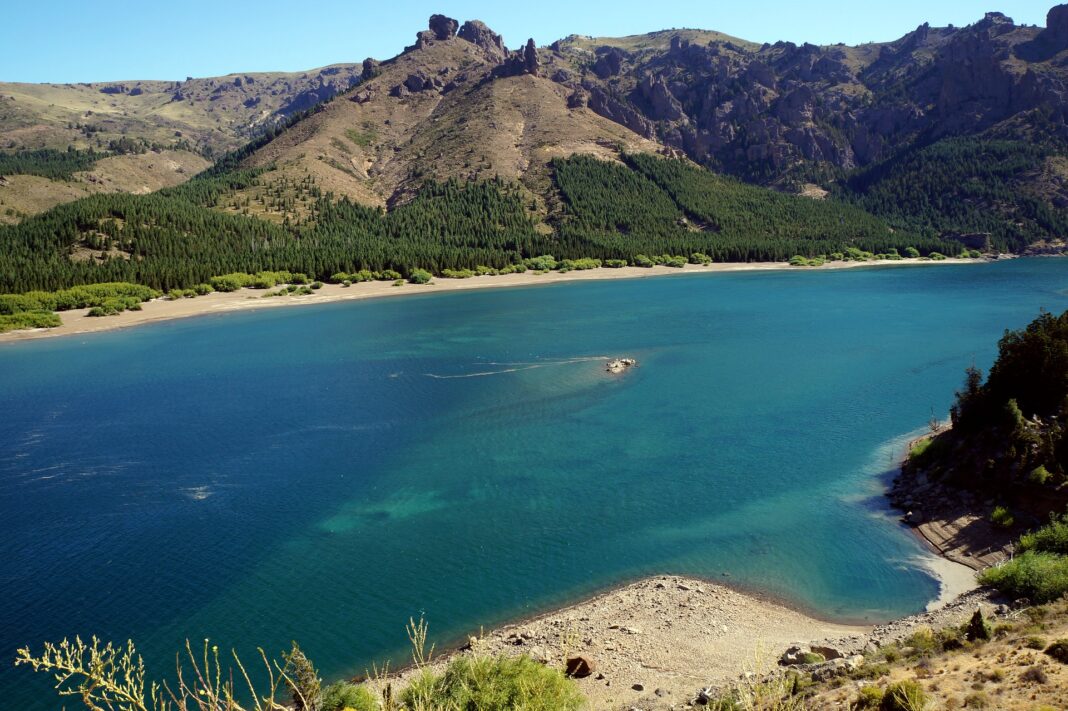 Bariloche no verão atrai turistas com lagos, montanhas e roteiros panorâmicos - Crédito: Pixabay Ecasasnovas