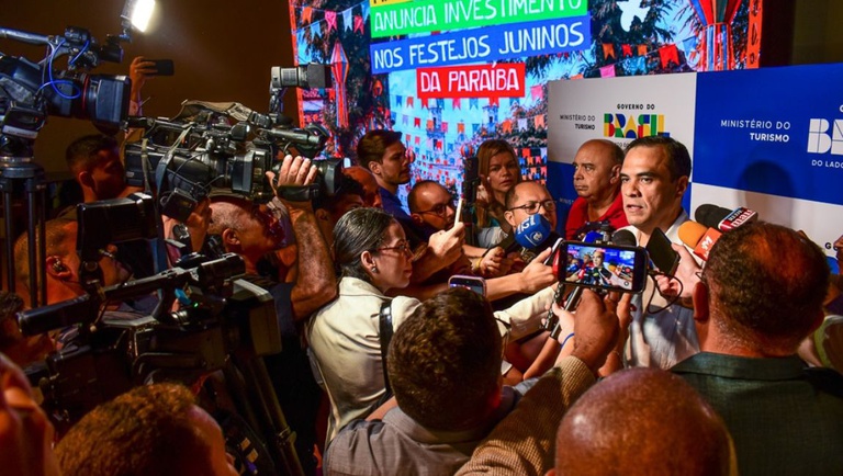 São João - Ministro Gustavo Feliciano anuncia a destinação de mais de R$ 45 milhões para festejos juninos em 72 cidades da Paraíba. Crédito: Rizemberg Felipe/MTur