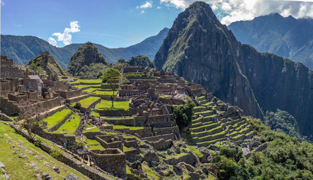 Machu Picchu busca soluções para conter impactos do turismo de massa - Crédito: Magnific / Freepik