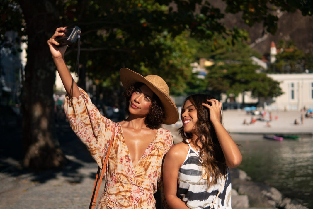 Geração Z impulsiona turismo baseado em experiências e cultura local - Crédito: Magnific / Freepik Geração Z impulsiona turismo baseado em experiências e cultura local - Crédito: Magnific / Freepik