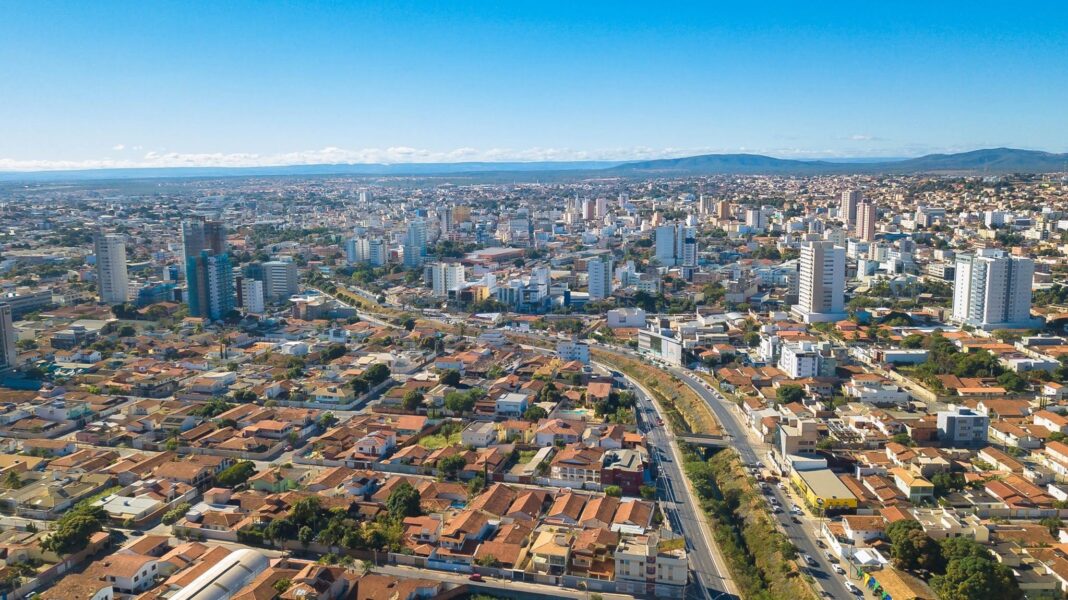Vista panorâmica de Montes Claros (MG), destino que ganha destaque durante a Expomontes com o fortalecimento do turismo de negócios e eventos. - Crédito: Facebook/Prefeitura de Montes Claros