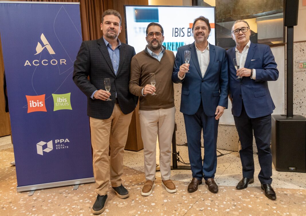 Paulo Mélega, vice-presidente da Atrio, Rafael Freire, fundador da PPA Real Estate, Romulo Silva, Diretor de Desenvolvimento de Franquias da Accor Brasil, e Olivier Hick, COO da Accor - Crédito: divulgação