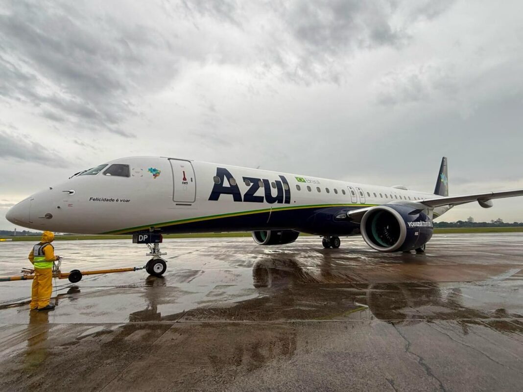 Embraer 195-E2 da Azul, considerado o avião comercial mais moderno fabricado no Brasil. Crédito: Divulgação/Azul