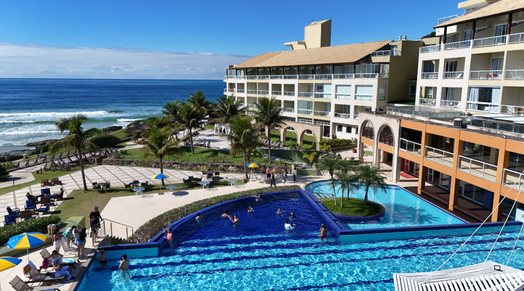 Costao do Santinho Resort, em Florianópolis (SC), foi reconhecido no Tripadvisor Travelers’ Choice Awards 2026 e entrou para o grupo dos 10% melhores hotéis avaliados do mundo. Crédito: Site oficial Costao do Santinho.