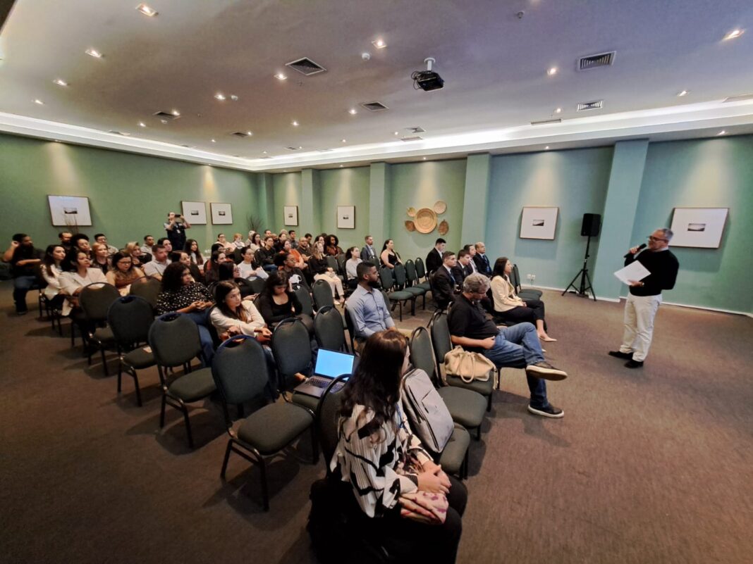 Representantes do IVISA-Rio participaram de palestra promovida pelo HotéisRIO sobre vigilância sanitária e boas práticas na hotelaria. - Crédito: Divulgação