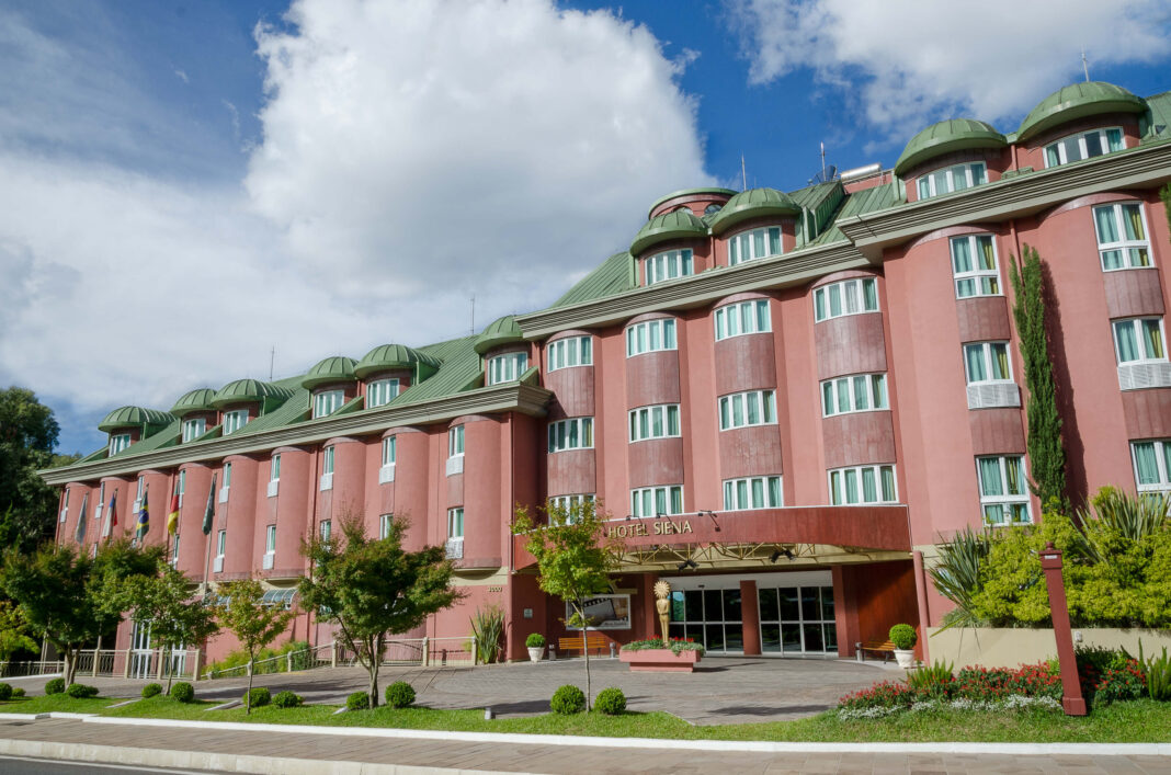 Hotel Laghetto Siena, em Gramado, integra a Rede Laghetto, hotelaria oficial da 54ª edição do Festival de Cinema de Gramado. Crédito: Divulgação/Laghetto Hotel Laghetto Siena, em Gramado, integra a Rede Laghetto, hotelaria oficial da 54ª edição do Festival de Cinema de Gramado. Crédito: Divulgação/Laghetto