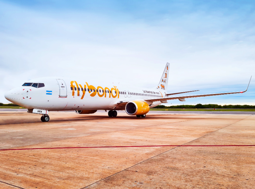 Aeronave da Flybondi, companhia que teve ampliada pela Anac a restrição à venda de passagens no Brasil (Crédito: Site oficial da Flybondi)