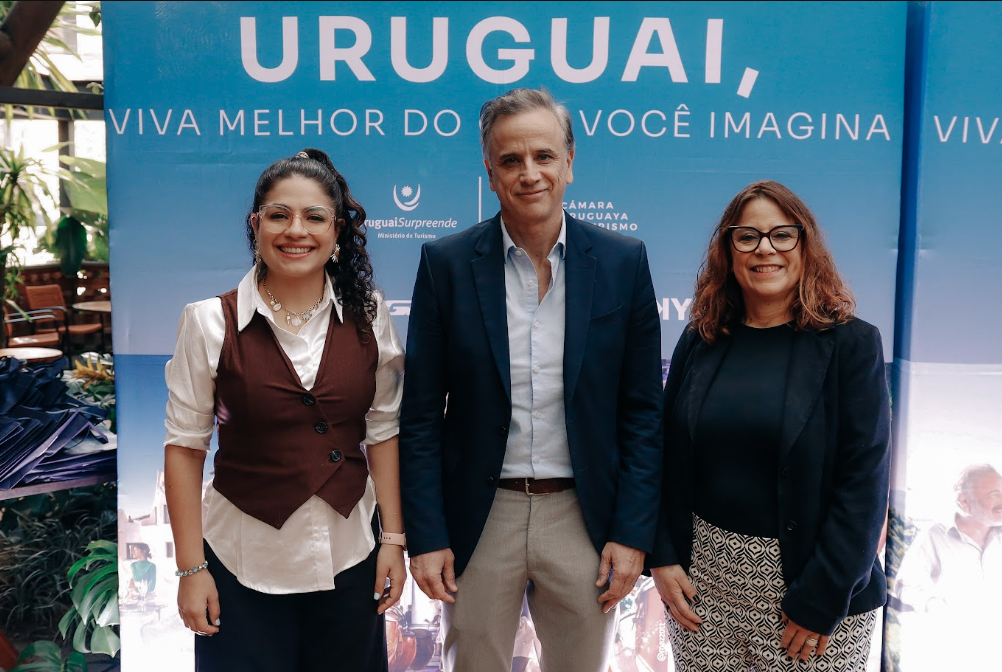 Paula Alves, coordenadora promocional do Ministério do Turismo do Uruguai; Fernando Tapia, presidente da Câmara Uruguaia de Turismo; e Maria Júlia Fernández, diretora executiva da Câmara Uruguaia de Turismo, durante o roadshow 