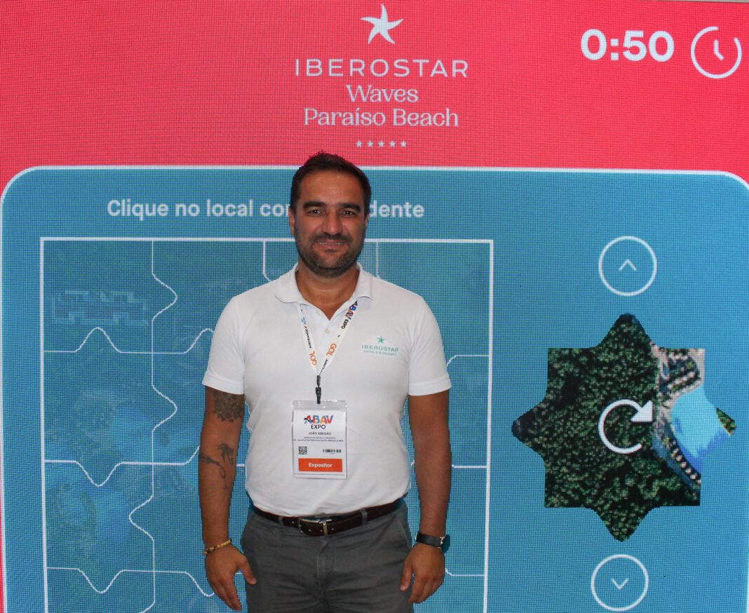João Abegão, diretor comercial da rede de Resorts Iberostar, durante a ABAV Expo 2026, em São Paulo. Crédito: Felipe Maresca / DT