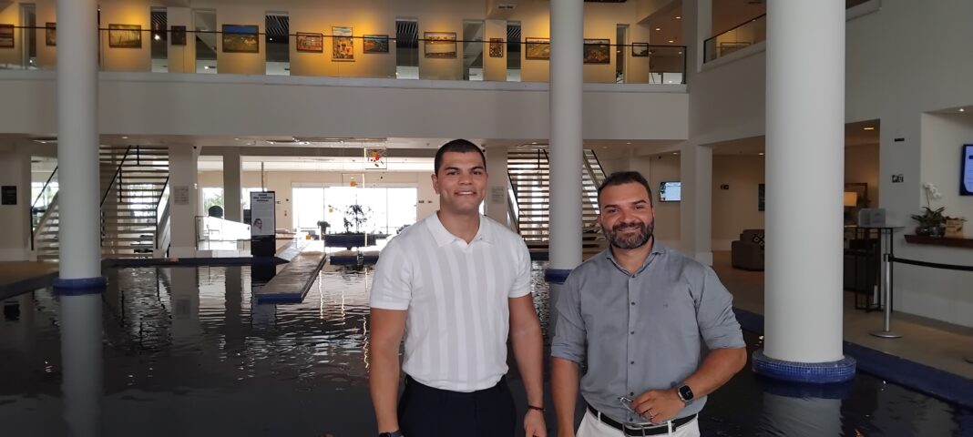 Vitor Alex, gerente de operações e Luciano Rocha, gerente-geral do Jequitimar - Crédito: Denis Rugeri