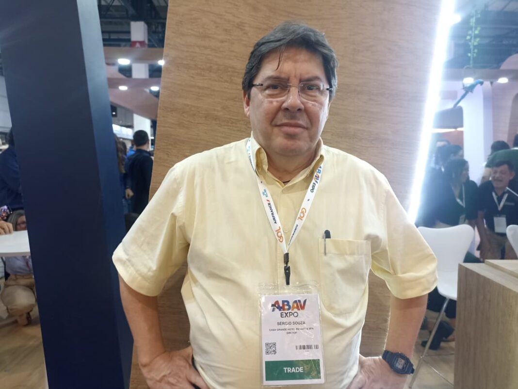 Sérgio Souza, diretor comercial do Casa Grande Hotel, destaca a importância do contato pessoal para os negócios durante a ABAV Expo 2026. Crédito: Zaqueu Rodrigues / DT